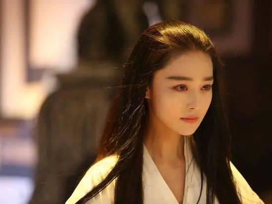 娱乐吃瓜君张馨予,从娱乐吃瓜到军嫂的转变之路